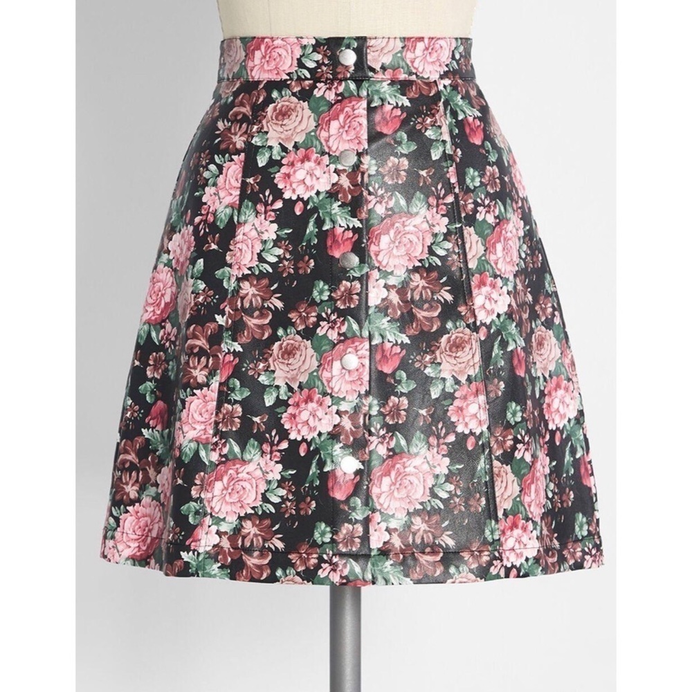 NWT ModCloth Rock n Rose Floral Roses Flowers Print Vegan Leather Mini Skirt 6